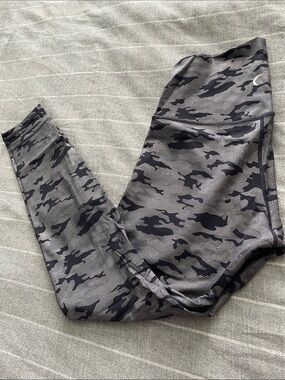 High-Rise Navy Camo Performance Leggings